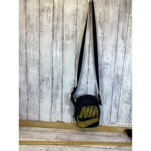 Nike Sportswear Heritage Shoulder Bag Messenger Handbag Front Pouch